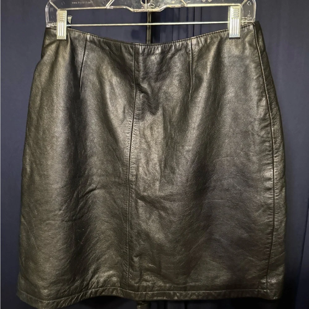 Black leather skirt - Picture 4 of 10